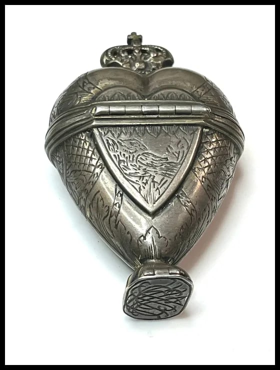 18th Century Antique Silver Crown Heart Vinaigrette with Original Gilt Inside - 6
