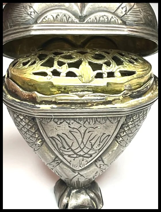 18th Century Antique Silver Crown Heart Vinaigrette with Original Gilt Inside - 9