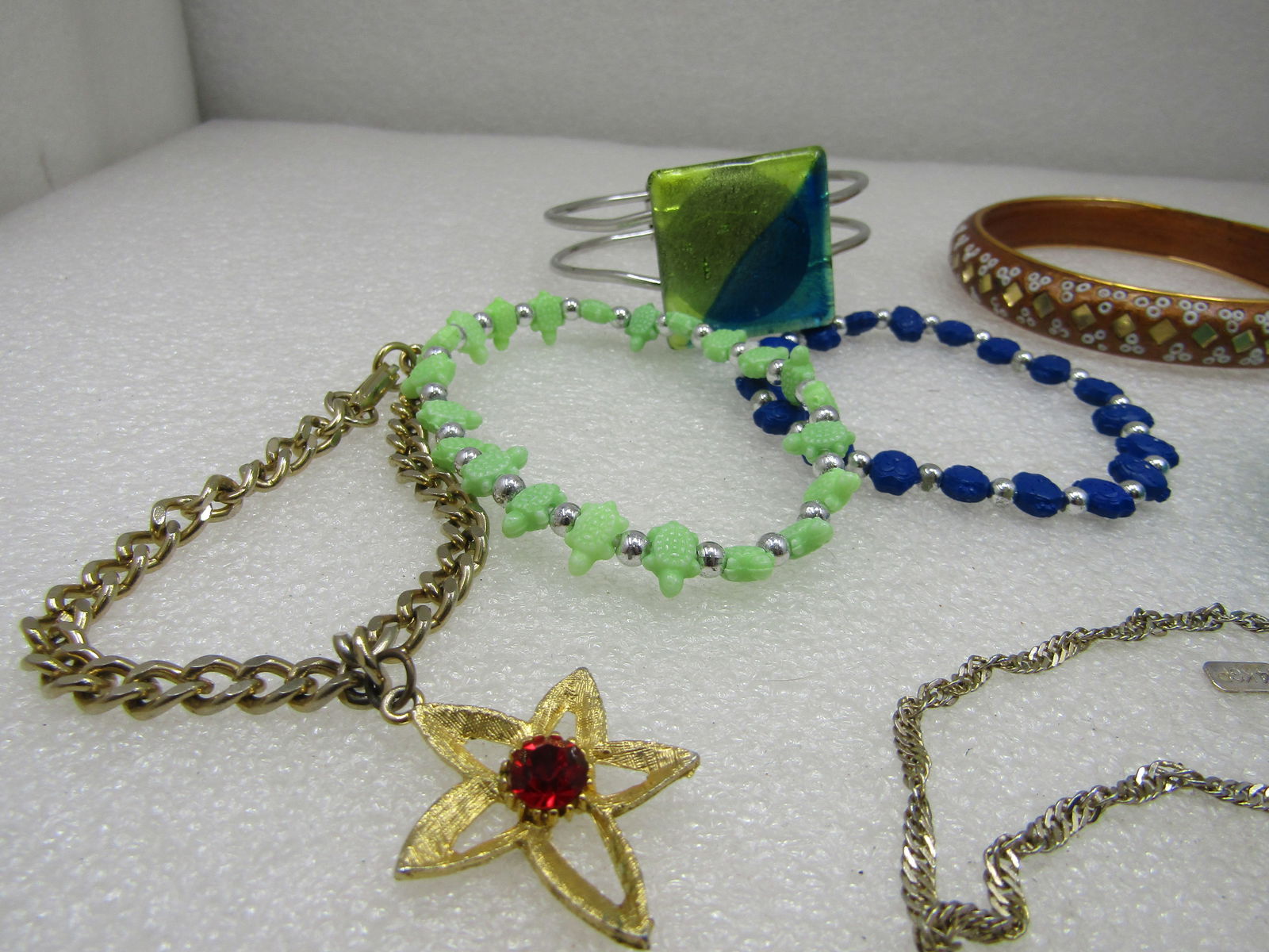 Vintage 8 Bracelet Lot Faux turquise, Glass Clamper More - 4