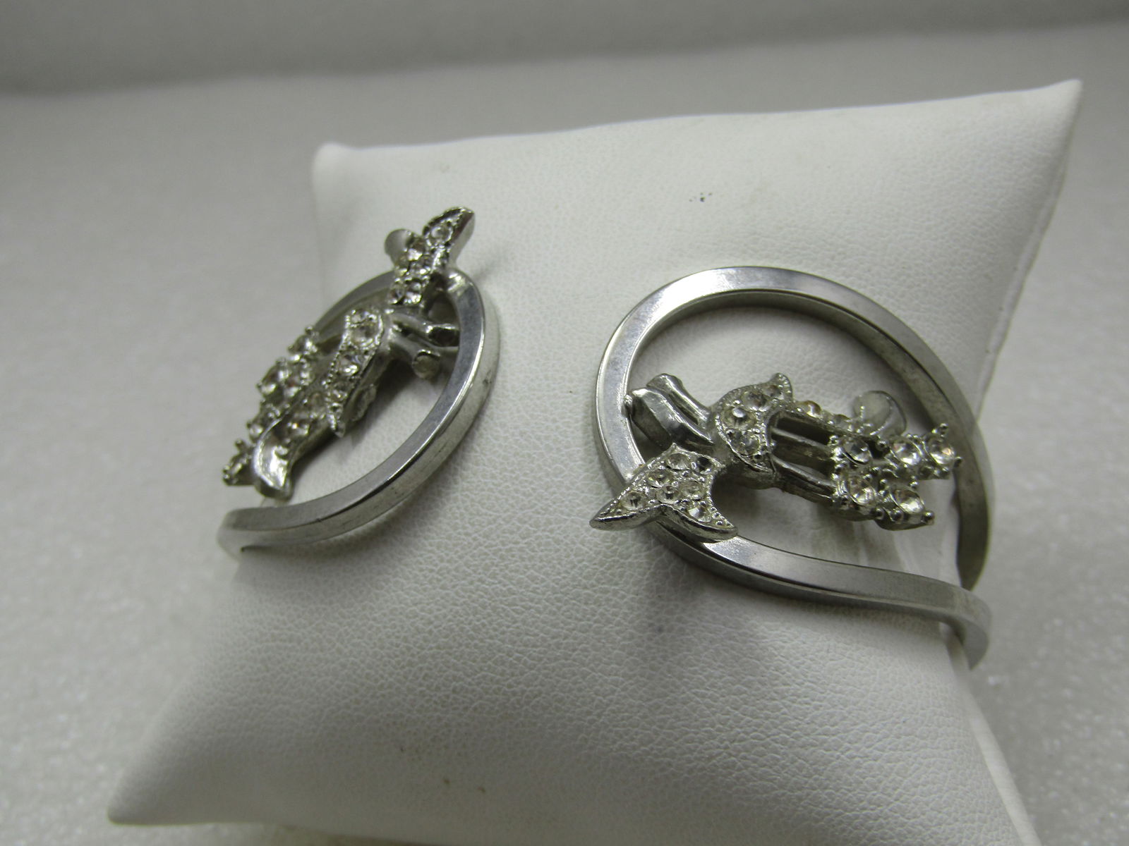 Vintage Rhinestone Hinged Clamper Bracelet, 6.5", Art Deco Accents.: Vintage Rhinestone Hinged Clamper Bracelet, 6.5", 1960's-1970's. Silver Tone. Art Deco accents. Inside measurement is appx. 6.75" and opening is 2.5" side-to-side and 1-7/8" front-to-back. Silver tone