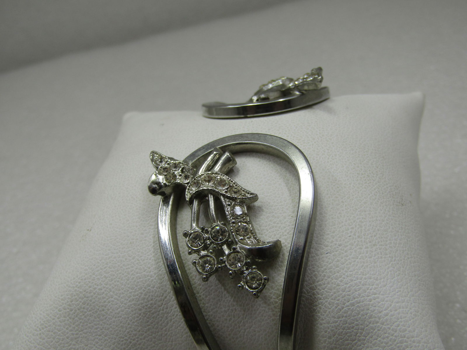 Vintage Rhinestone Hinged Clamper Bracelet, 6.5", Art Deco Accents. - 3