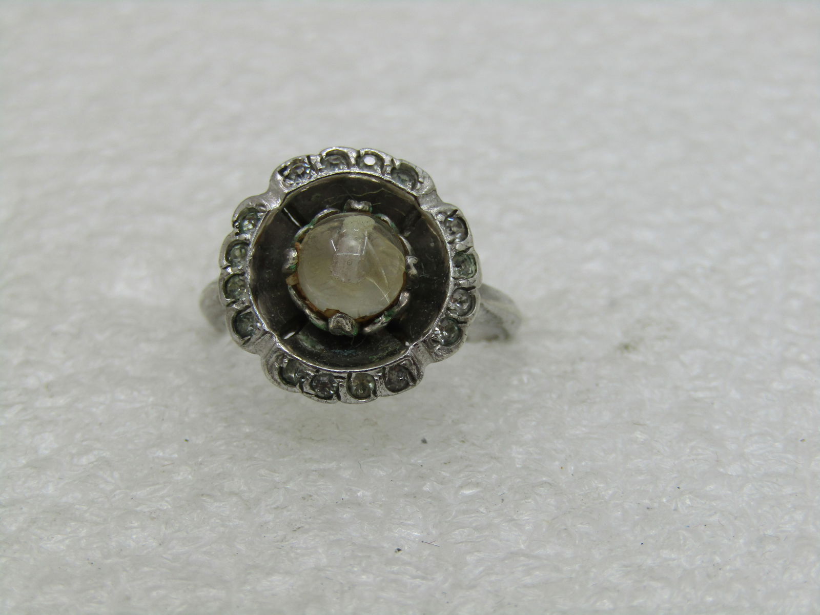 Vintage Sterling Uncas Clear Stone Ring, Art Deco, Sz. 6, Halo (NL): Vintage Sterling Uncas Clear Stone Ring, Art Deco, Sz. 6, Halo, Singed Uncas and marked sterling and tested. Weight is appx. 5.45 grams. Center round glass stone that is a half-round cabochon and appx