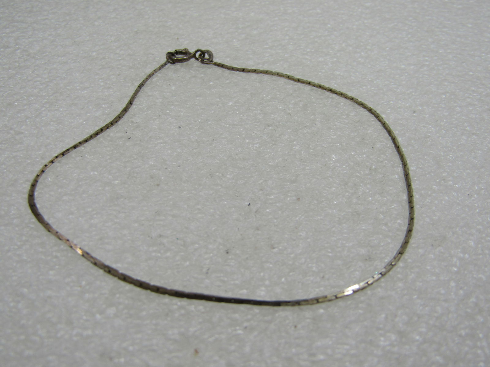 Vintage Sterling 8" Boston Link Chain Bracelet, .8mm, Italy: Vintage Sterling 8" Boston Link Chain Bracelet, .8mm, Italy, Age is appx. 1970's-1980's. Unisex. Weight of the bradcelet is appx. 1.50 gr. Not signed by the maker. Very good condition with light oxida