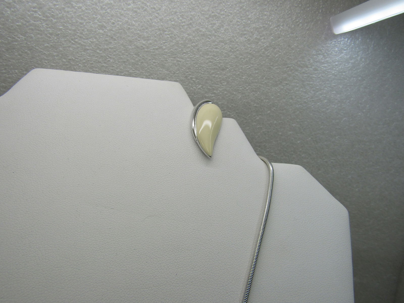 Vintage Tan Enameled Monet Neckace Earrings Set, 1960's Modern, 28" Snake Chain - 3