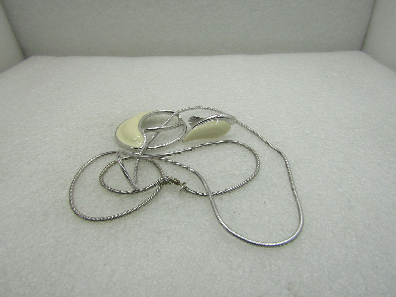 Vintage Tan Enameled Monet Neckace Earrings Set, 1960's Modern, 28" Snake Chain - 6