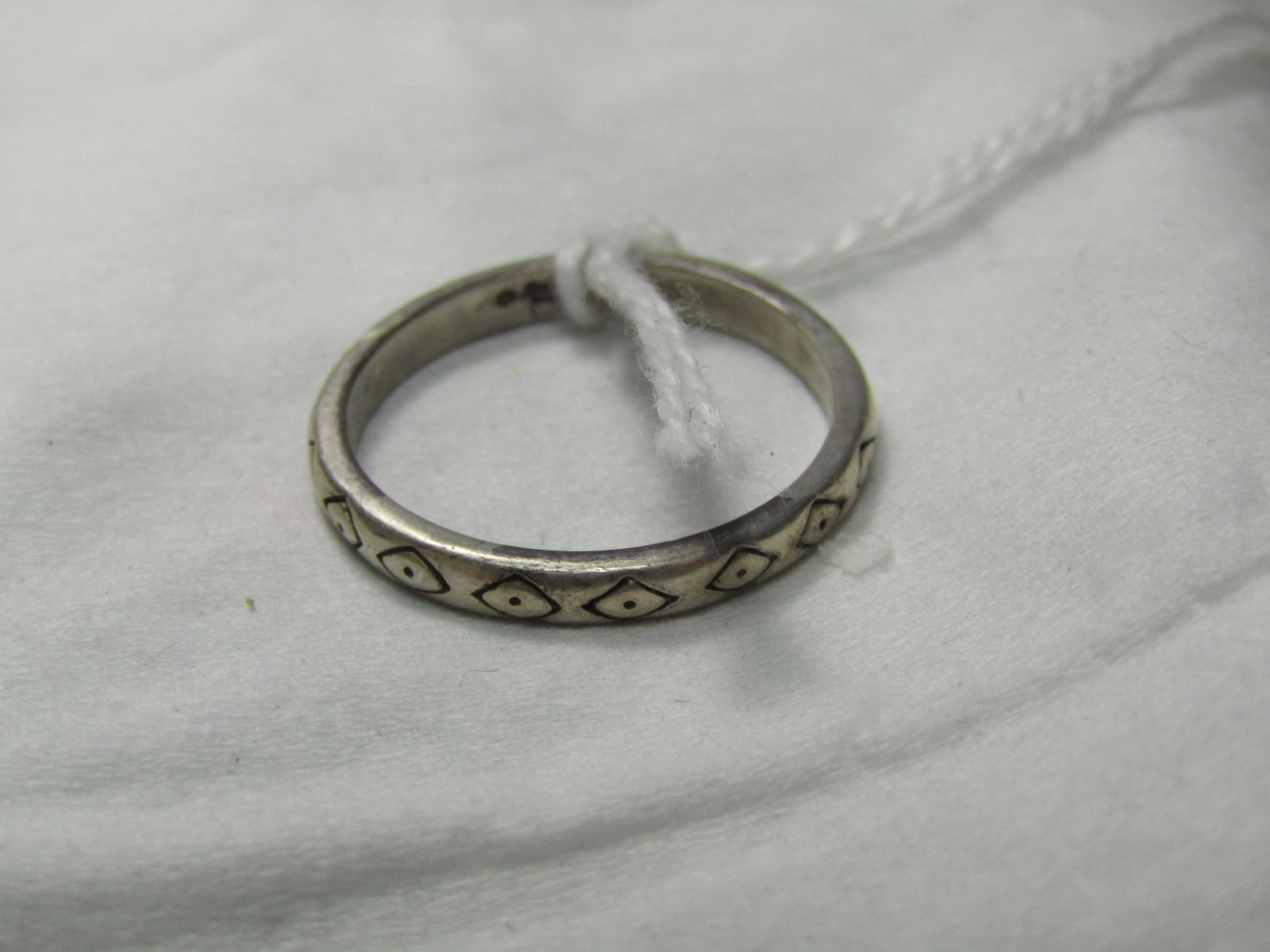 Vintage Sterling Carolyn Pollack Relios Stamped Stackable Ring, Sz. 9: Vintage Sterling Carolyn Pollack Relios Stamped Stackable Ring, Sz. 9. This is a 2.5mm wide band ring with diamond shaped stamped designs with a dot in the center, around 3/4" of the band. It is signe