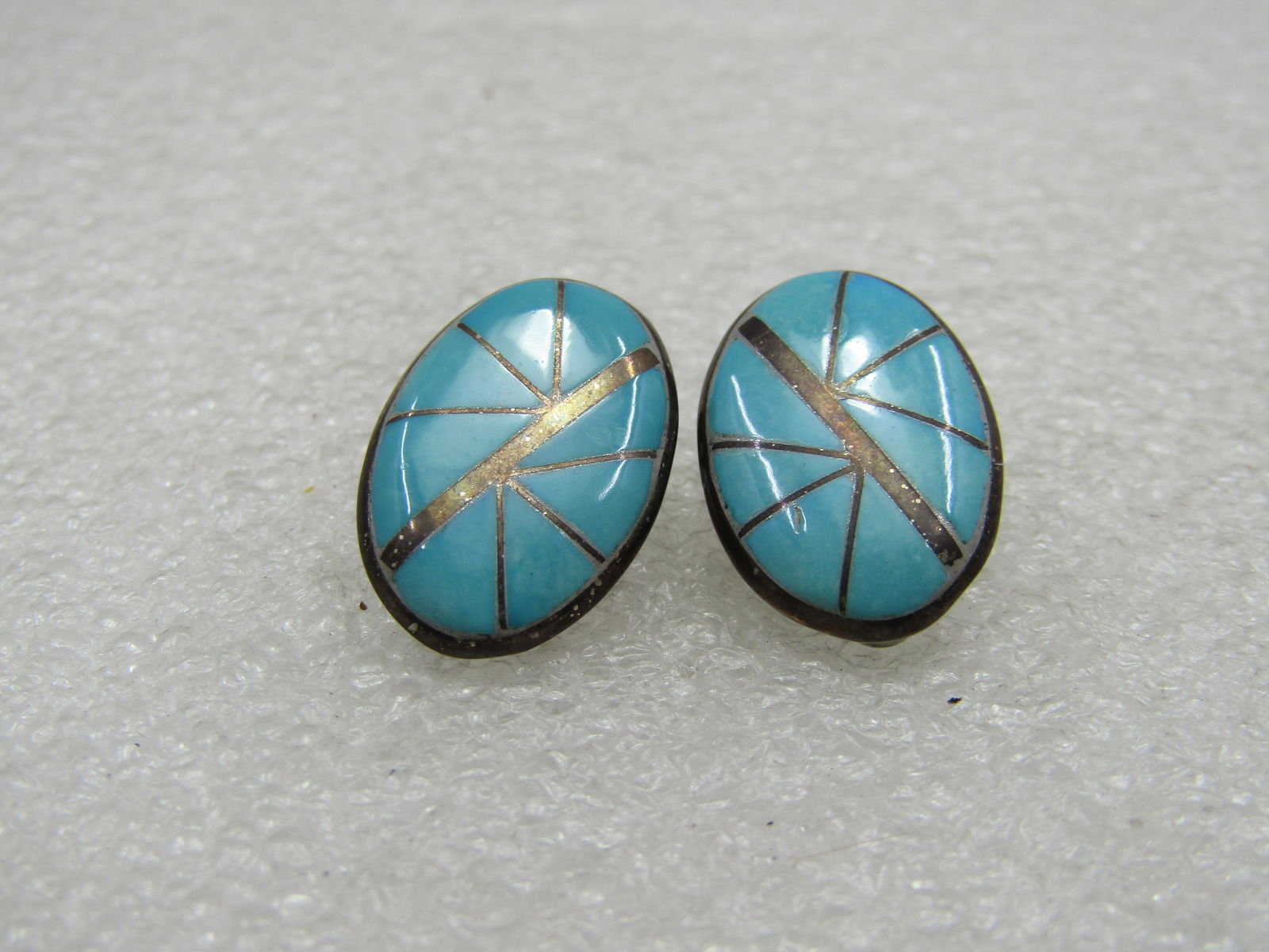 Vintage Sterling Southwestern inlaid Turquoise Clip Earrings, 3/4": Vintage Sterling Southsestern Turquoise Clip Earrings, 3/4" Ovals with lines through the top creating offset triangular inlaid areas. They are not signed or marked. Tests as sterling with appx. 6.17gr