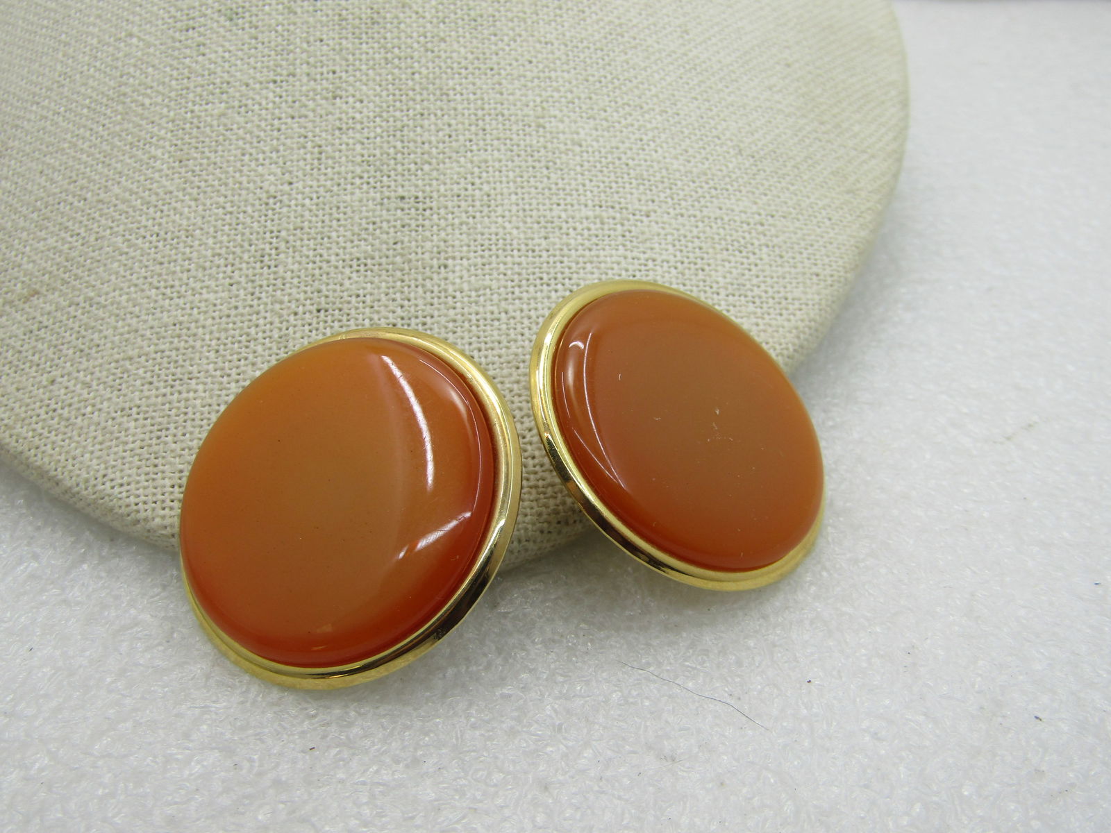 Vintage Butterscotch Thermoset Clip Earrings, 1.5", Gold Tone: Vintage Butterscotch Thermoset Clip Earrings, 1.5", Gold Tone. Gold tone framed around the flat butterscotch or caramel colored plastic disc clip earrings. 1960's. Not signed by the maker. Very good