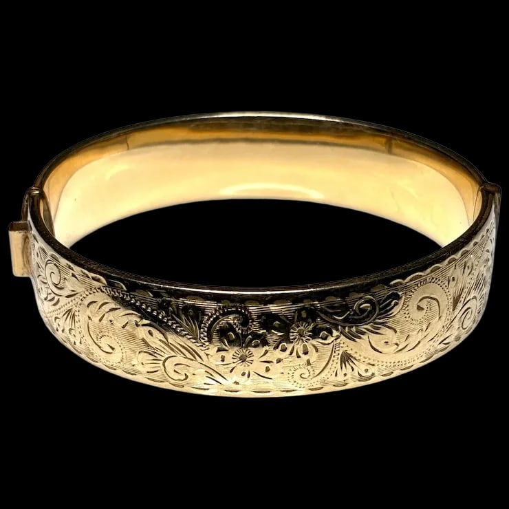 Vintage R&W 1/5th 9 Carat Gold Bangle (1 of 8)
