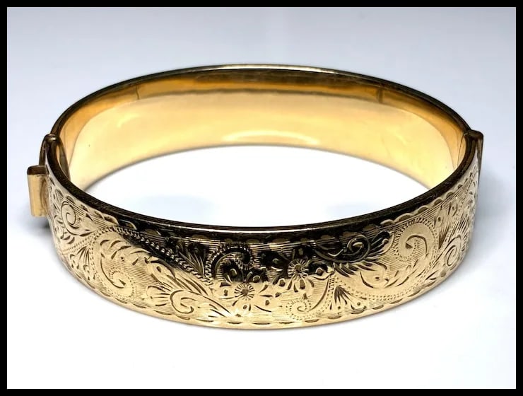 Vintage R&W 1/5th 9 Carat Gold Bangle - 2