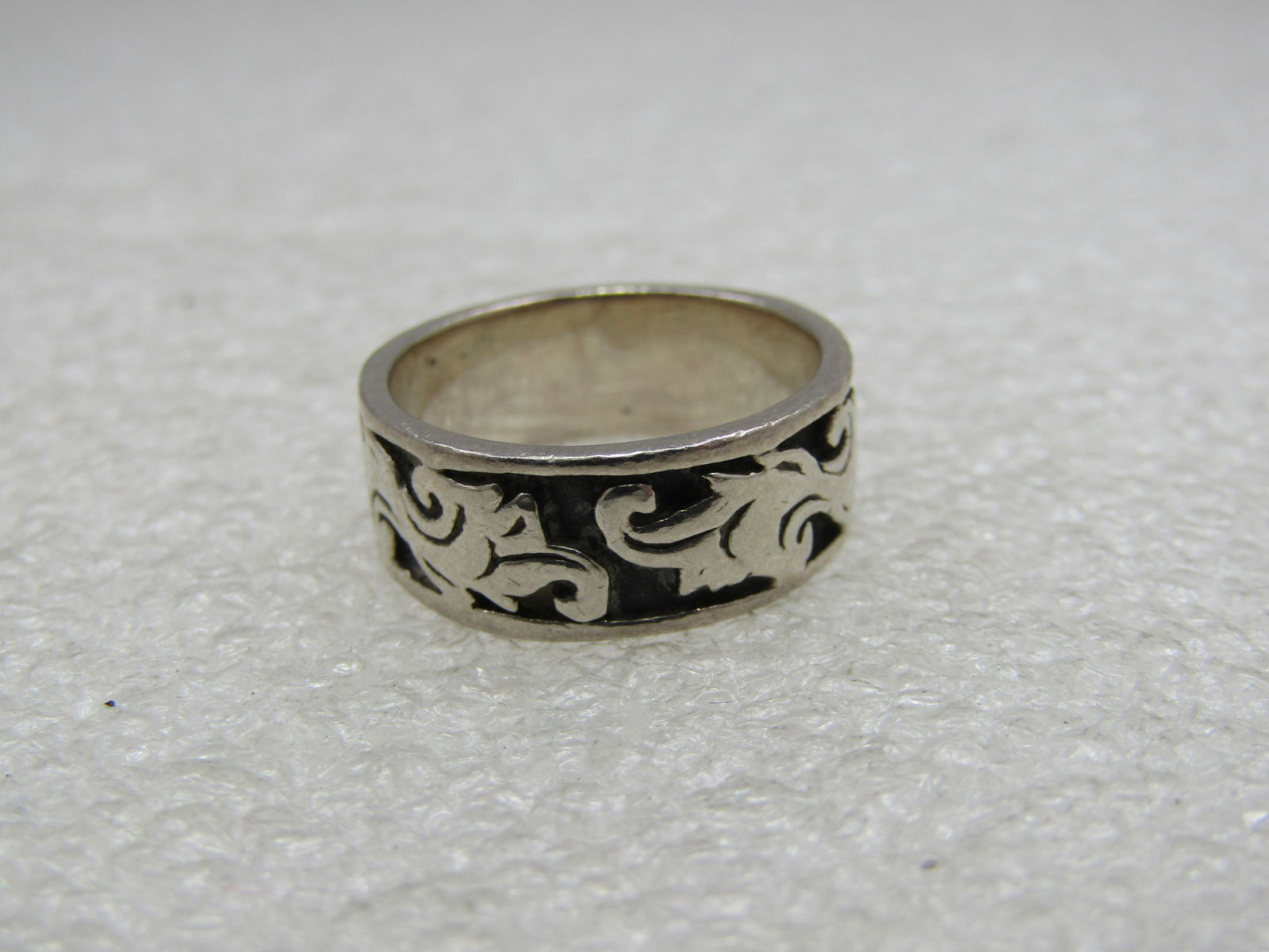 Vintage Sterling Scrolled Repousse Band Ring, Sz. 6.5, 7.5mm Wide - 4