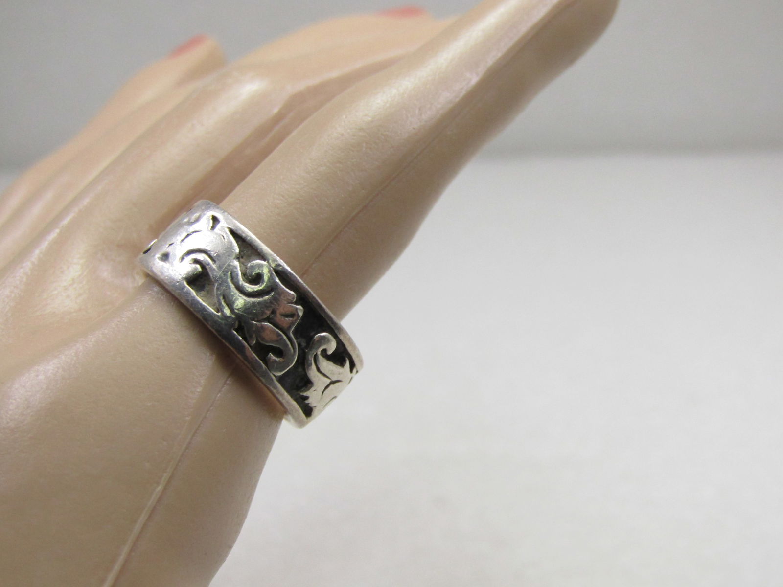 Vintage Sterling Scrolled Repousse Band Ring, Sz. 6.5, 7.5mm Wide - 6
