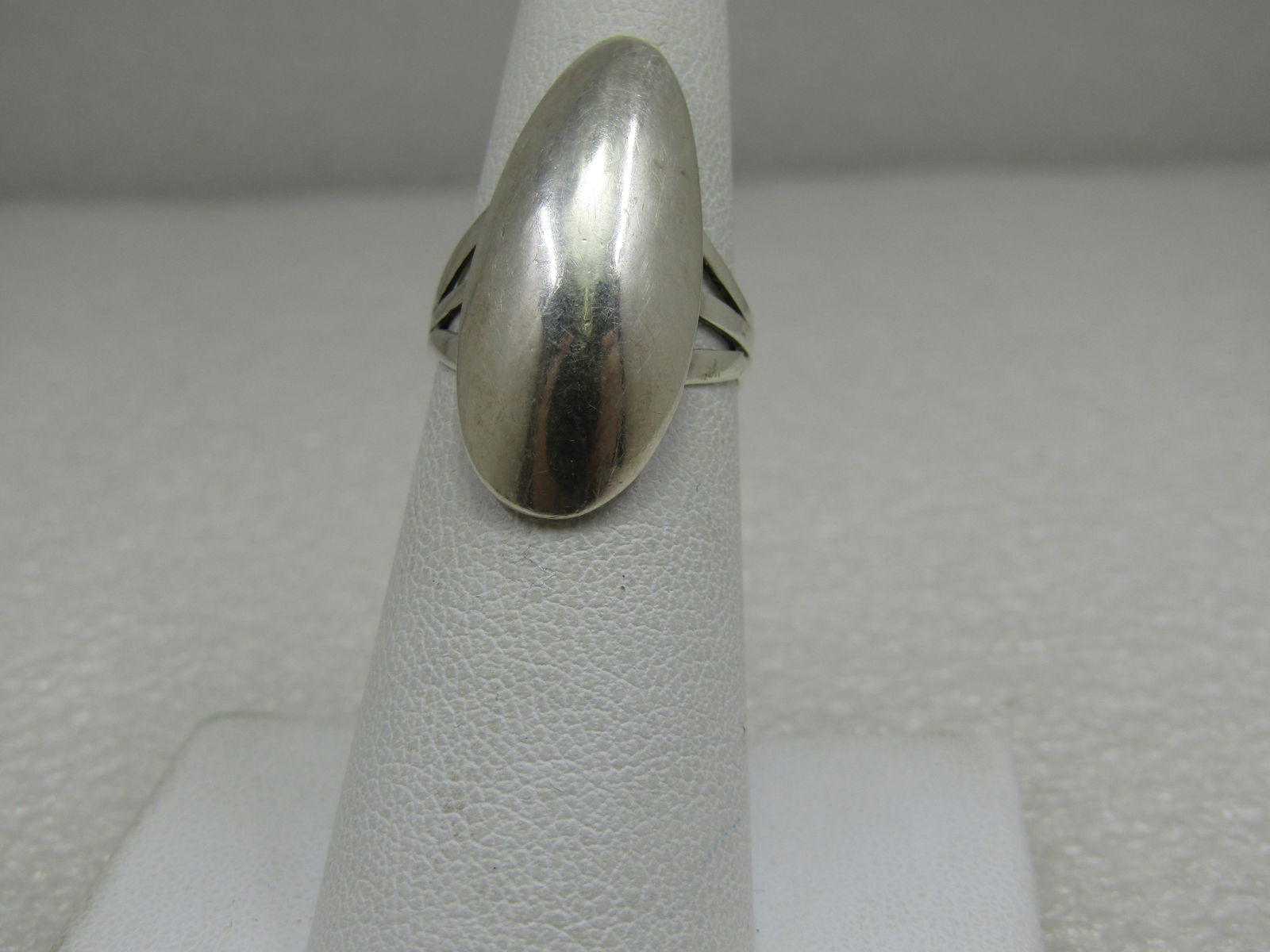Vintage Sterling Modern Long Ring, Sz. 5.75, Southwestern Crossover: Vintage Sterling Modern Long Ring, Sz. 5.75, Southwestern Crossover with a domed 1-1/8" long oval with a triple split band at top shoulders that is appx. 9mm wide and tapers down to 2mm at the back of