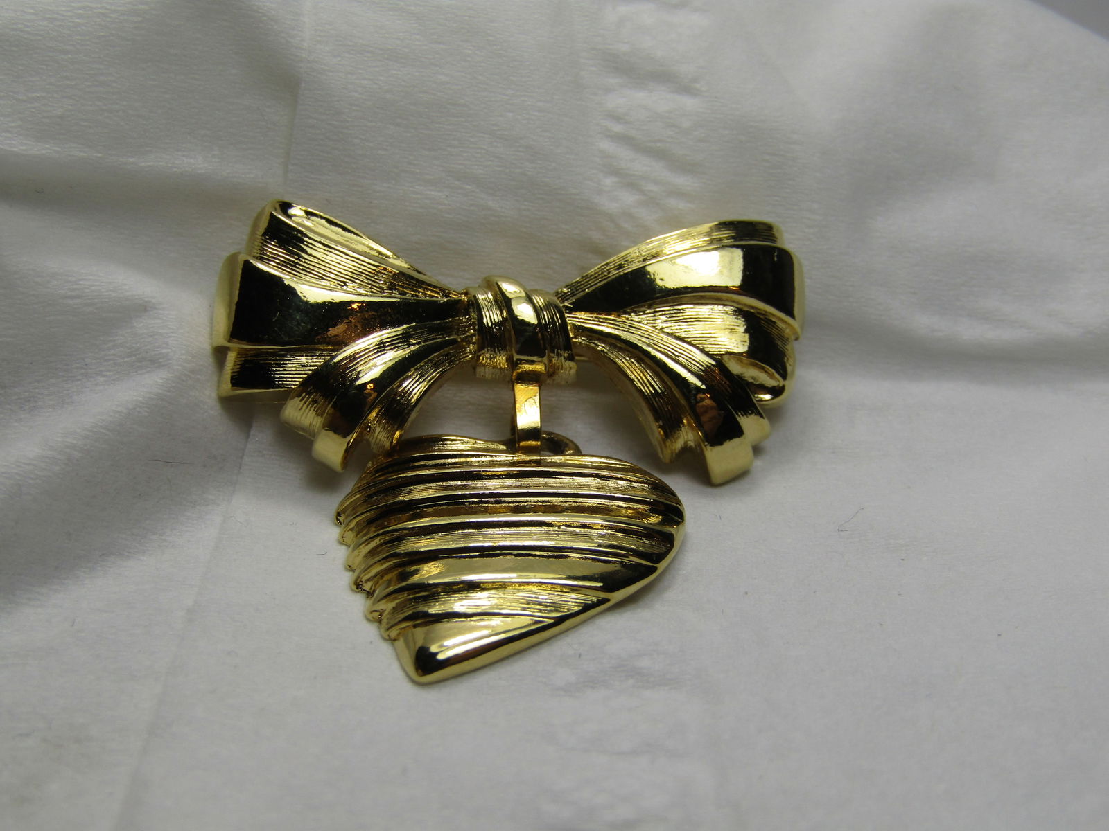 Vintage Avon Heart & Bow Sentiments Brooch, I Love You Mother, Original Box & Sleeve - 3