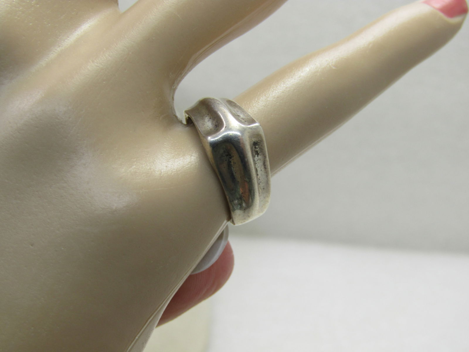 Vintage Sterling Silver Ridged Ring, Sz. 6.5, Domed, Long Cross Design, 8.5mm - 4