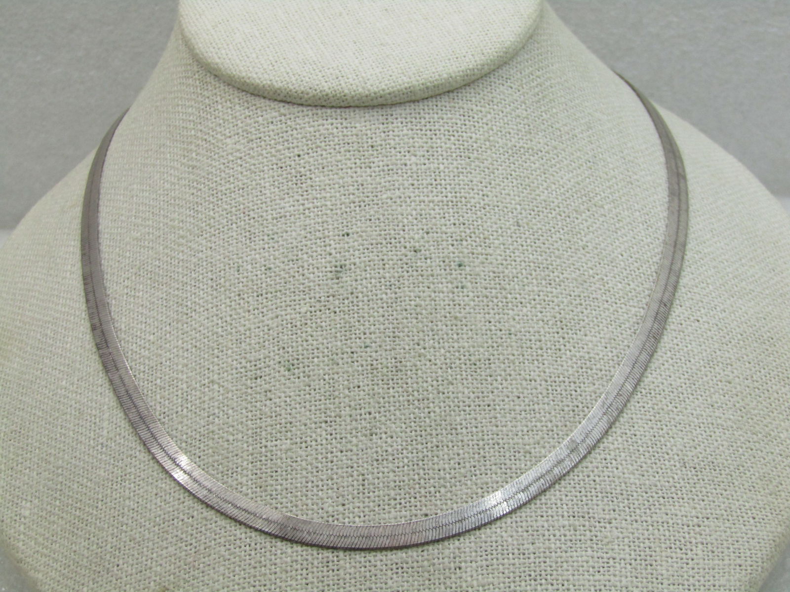 Vintage Sterling Silver 4.5mm Herringbone Necklace, 18", 7.81 grams.: Vintage Sterling Silver 4.5mm Herringbone Necklace, 18", 7.81 grams. It is signed FAS, Italy and .925, It is in good condition with some light wear and tarnish but the tarnish can be polished to brigh