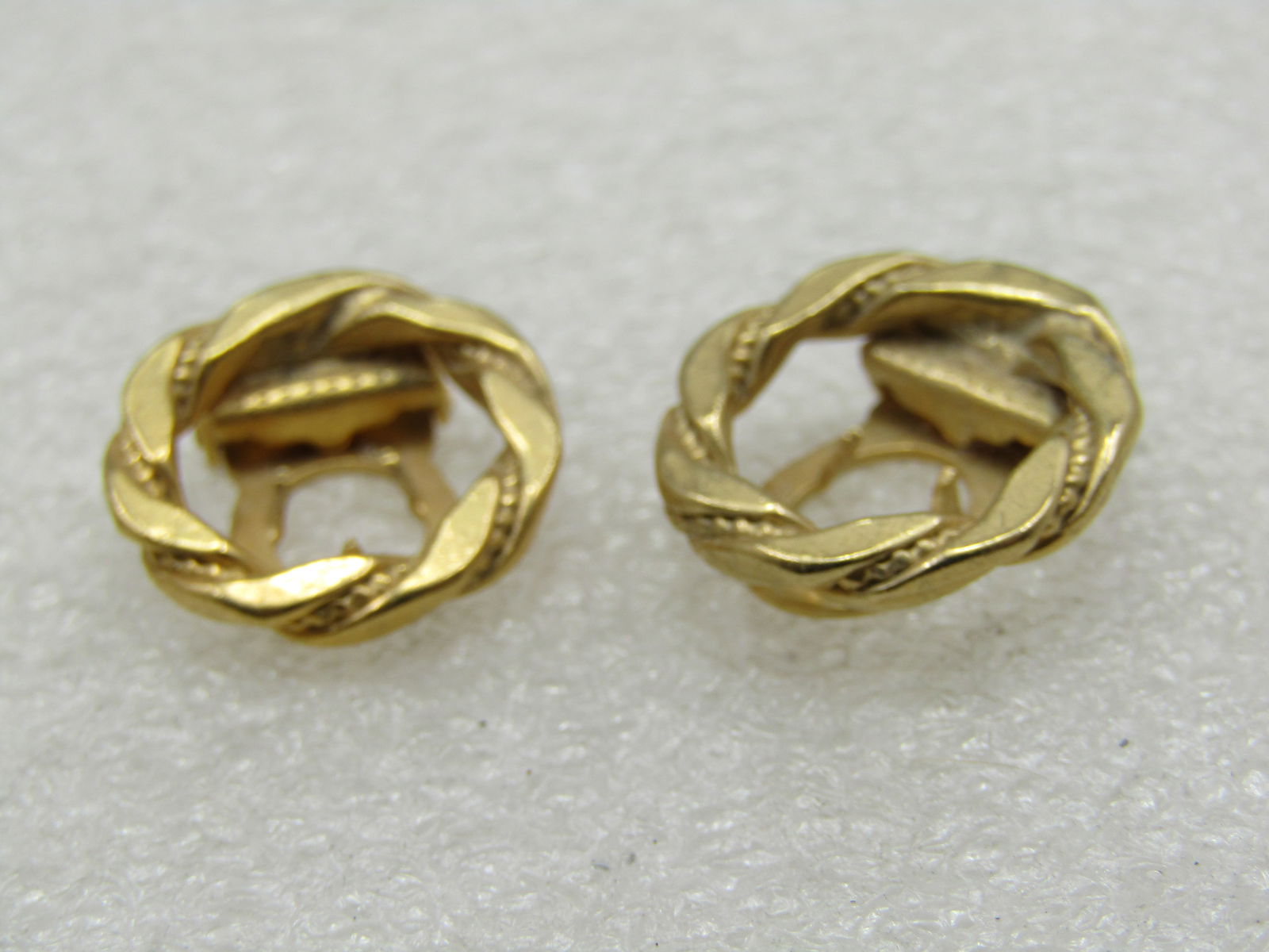 Vintage Pair of Lingerie Clips, Wreath Design, 1950's-1960's - 3