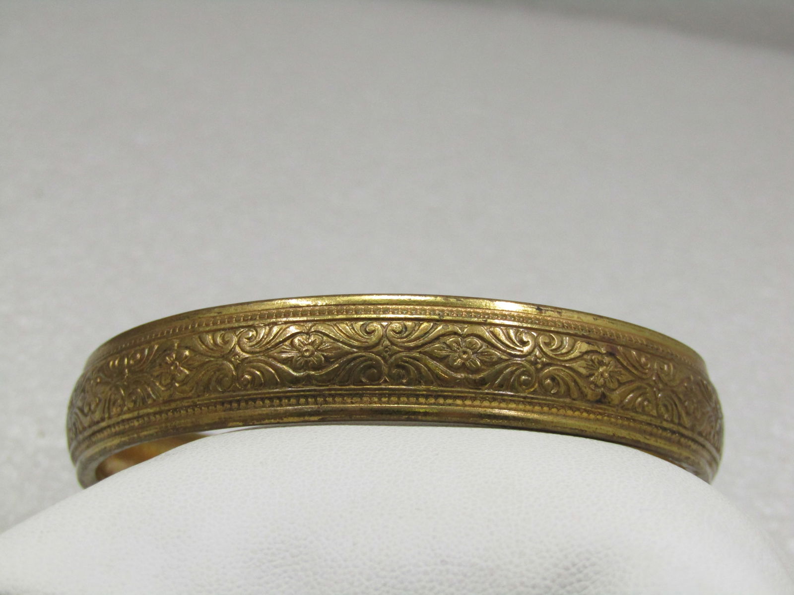 Vintage 8"Floral Bangle Bracelet, Gold Tone, Mid-Century (1 of 9)