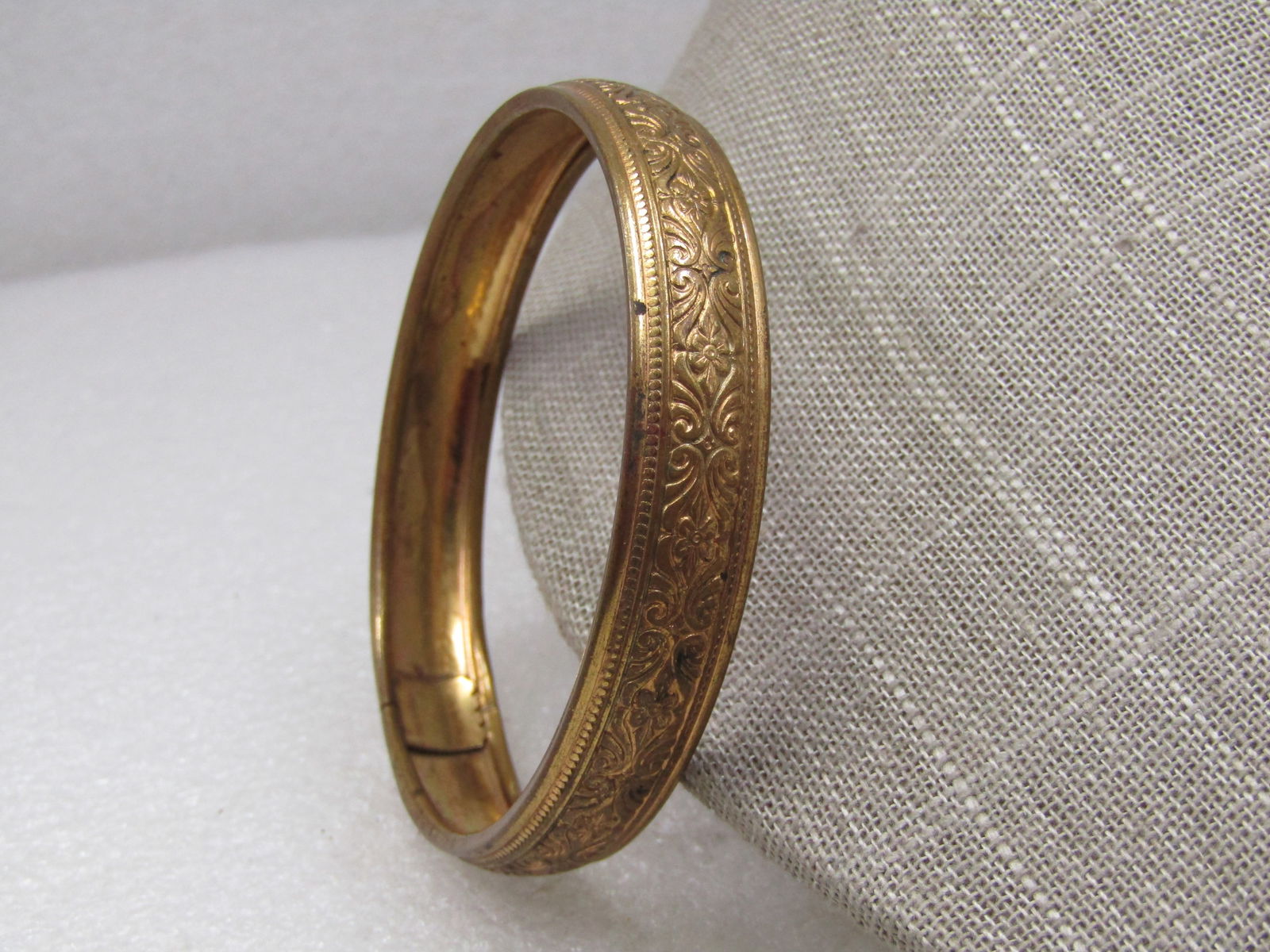 Vintage 8"Floral Bangle Bracelet, Gold Tone, Mid-Century - 4
