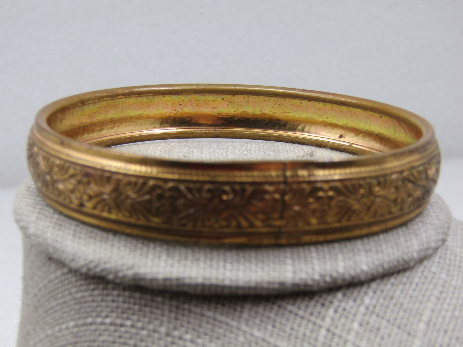 Vintage 8"Floral Bangle Bracelet, Gold Tone, Mid-Century - 6