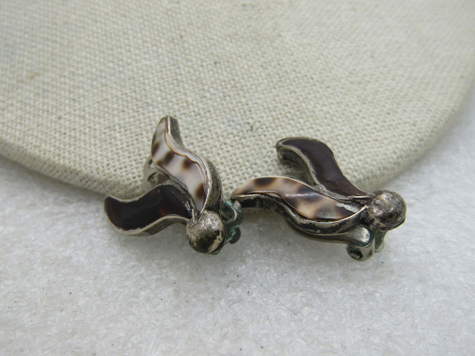 Vintage Sterling Southwestern Inlaid Horn Earrings, Clip 1950's-1960's - 2
