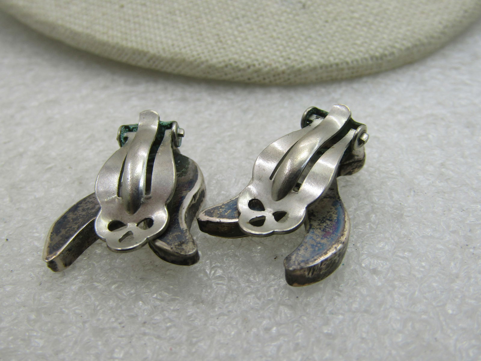 Vintage Sterling Southwestern Inlaid Horn Earrings, Clip 1950's-1960's - 4