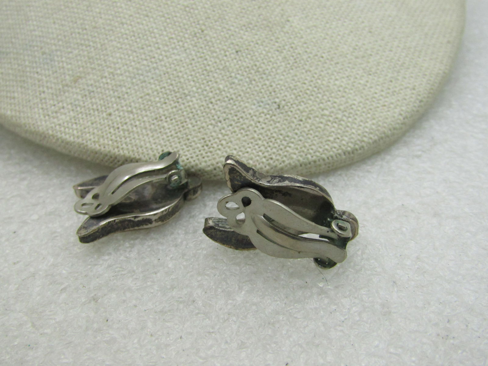 Vintage Sterling Southwestern Inlaid Horn Earrings, Clip 1950's-1960's - 5