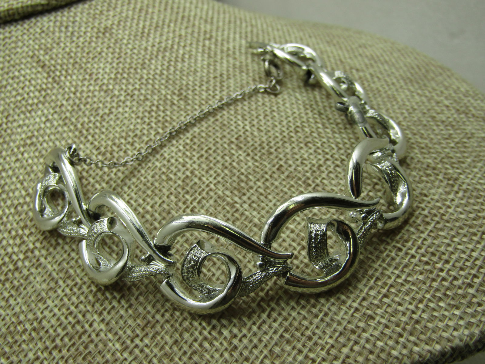 Vintage Coro Silver tone Curved Link Bracelet, Safety Chain, 7", 1960's. - 2