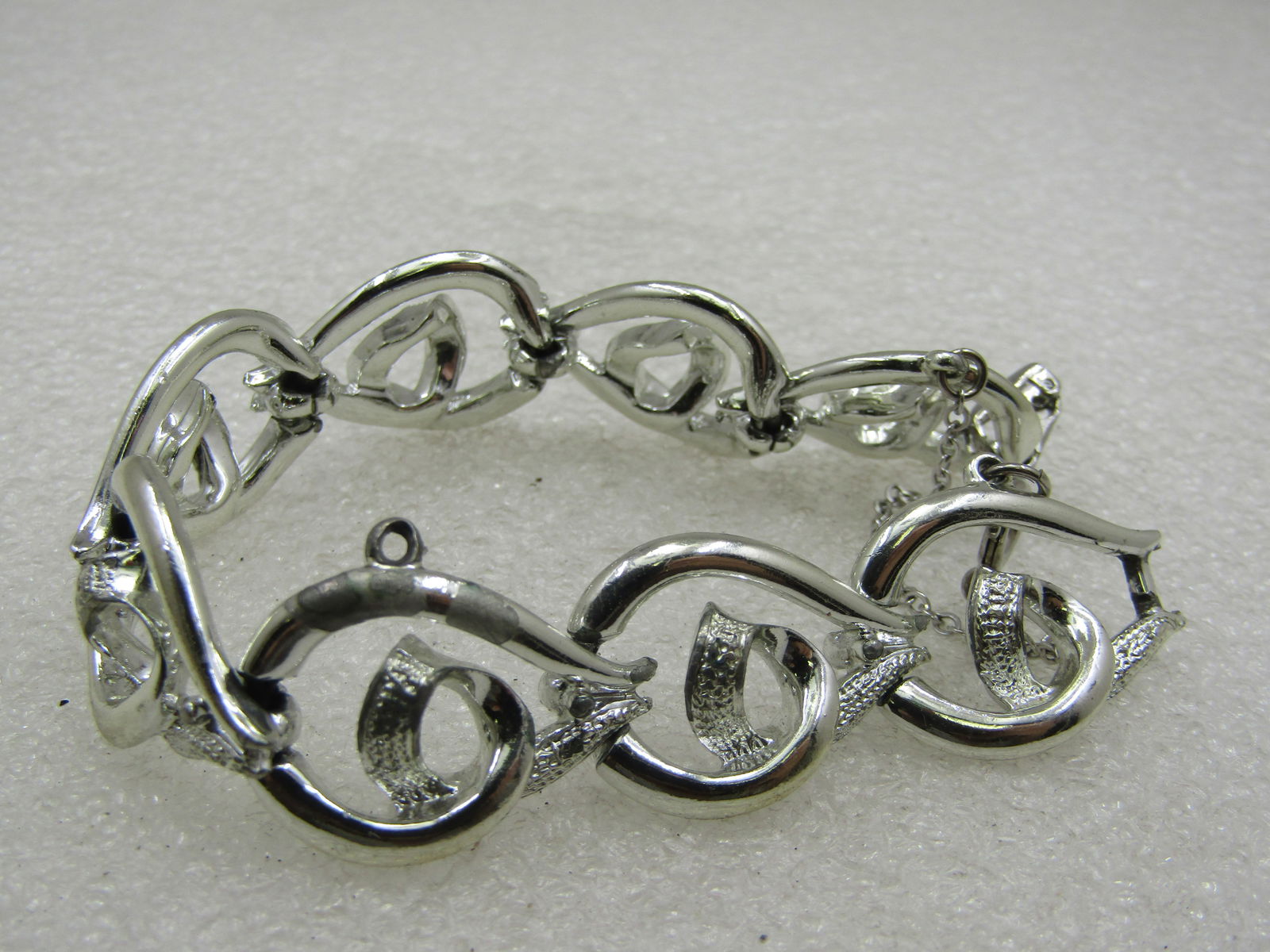Vintage Coro Silver tone Curved Link Bracelet, Safety Chain, 7", 1960's. - 3