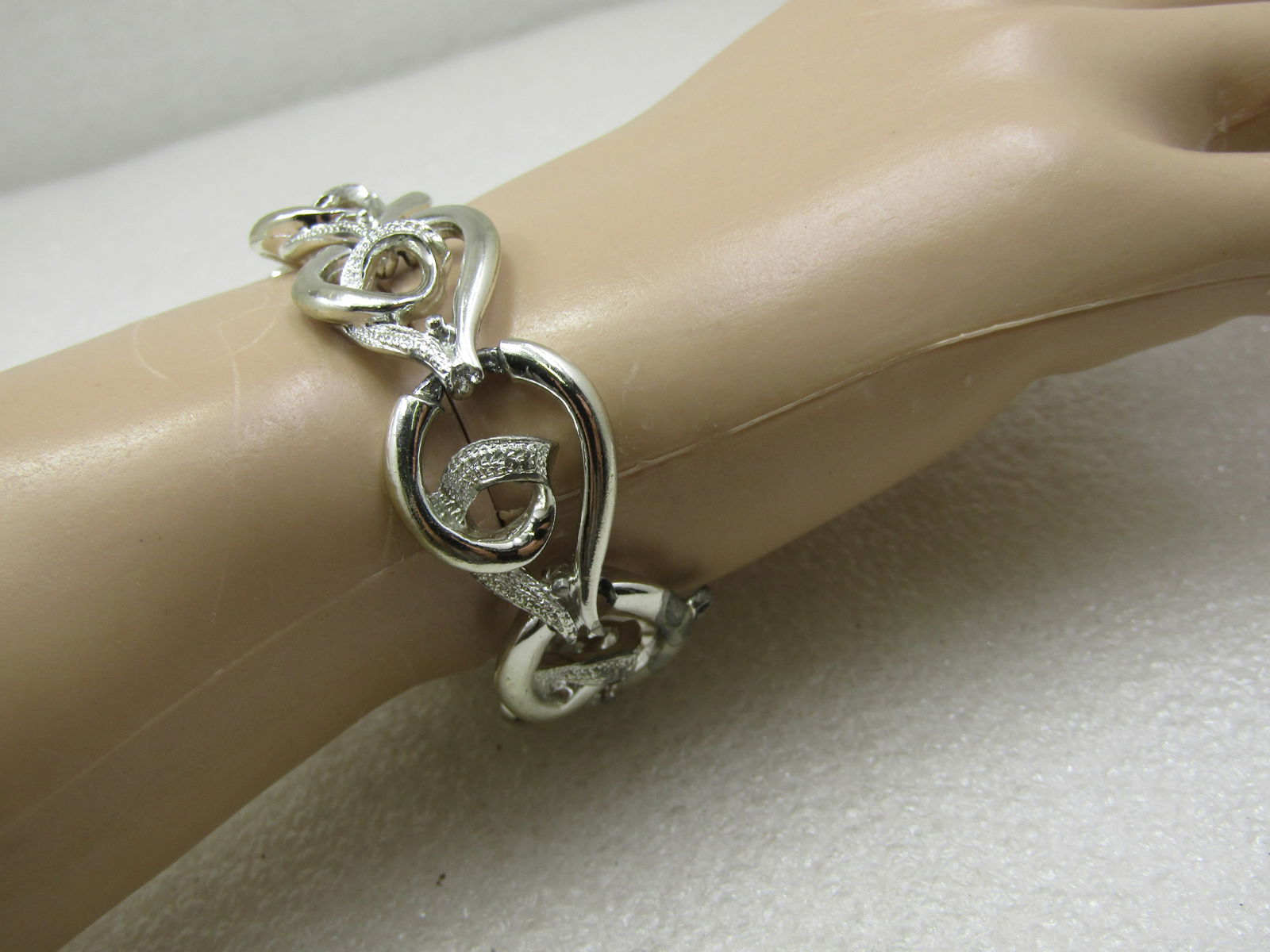 Vintage Coro Silver tone Curved Link Bracelet, Safety Chain, 7", 1960's. - 5