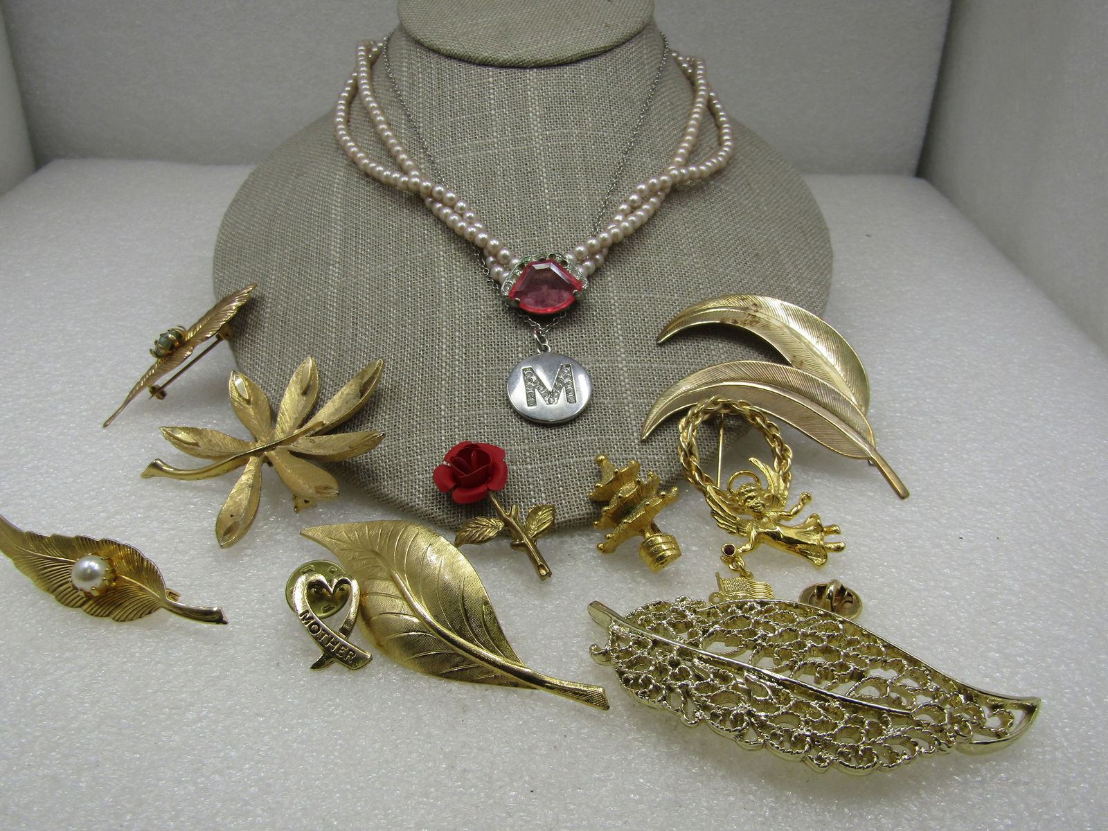 Vintage 14 PC Lot, Brooches & Necklaces, 1960's: intage 14 PC Lot, Brooches & Necklaces, 1960's. Many are leaves brooches, faux pearl art deco pink necklace needs a few rhinestones but has a nice vintage look, Silver Rhinestone M Necklace, rose broo