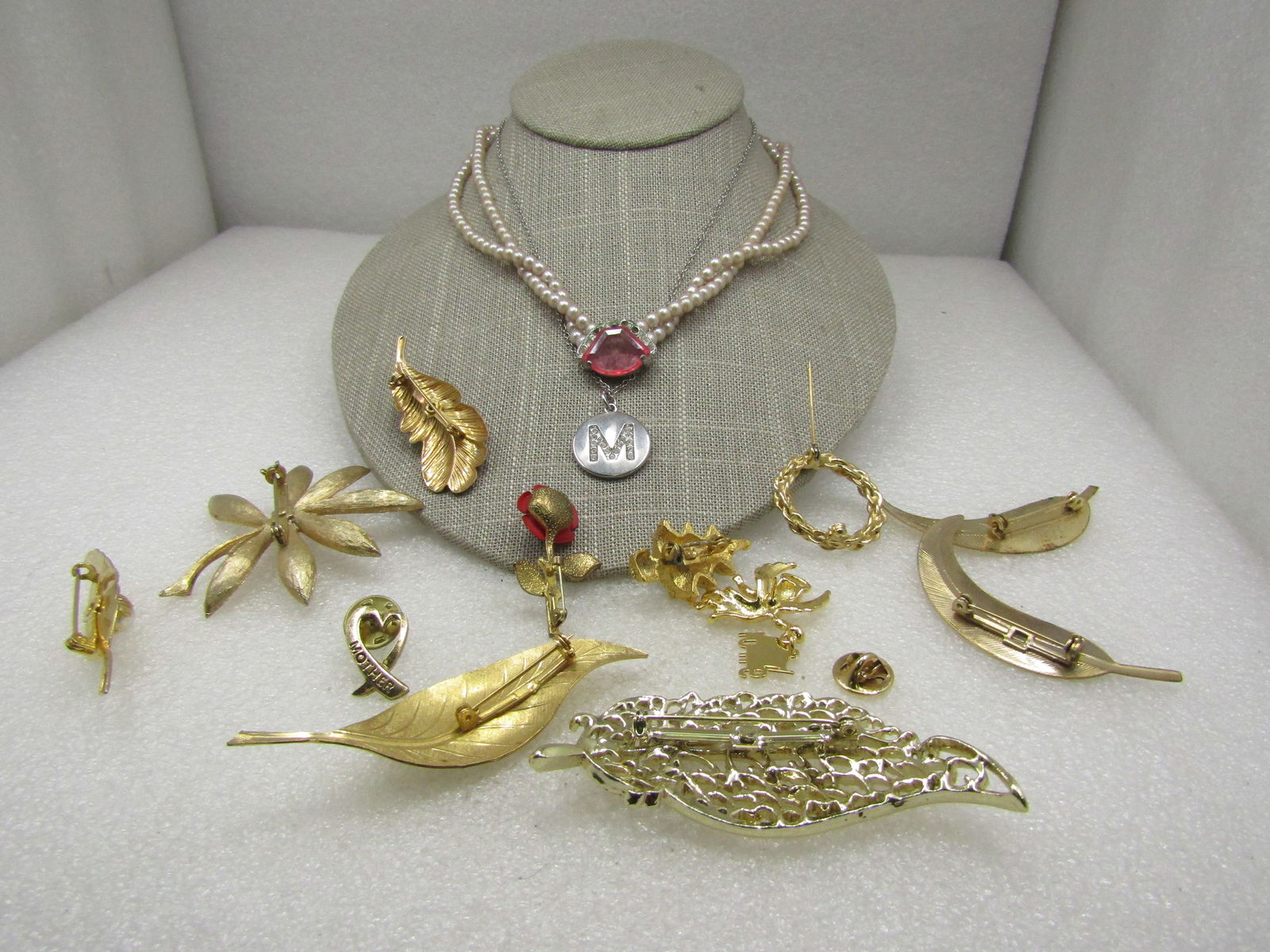 Vintage 14 PC Lot, Brooches & Necklaces, 1960's - 6