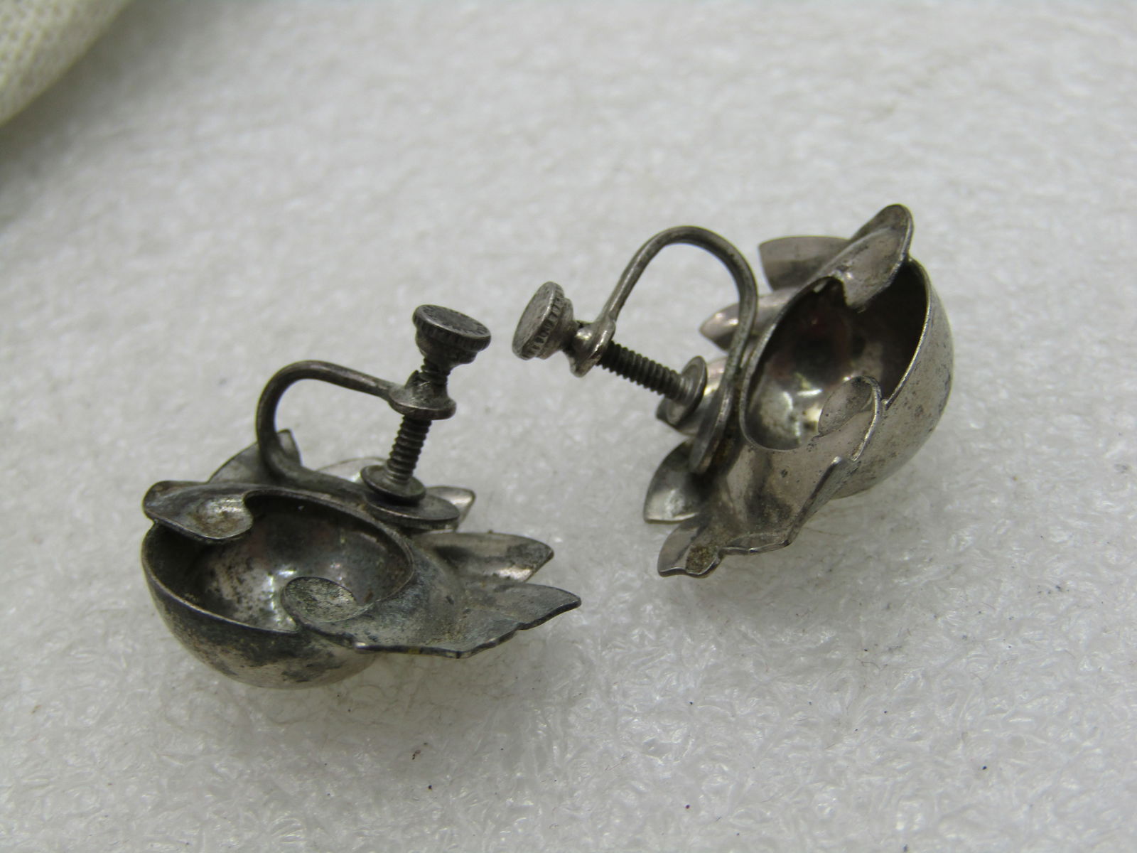 Vintage Southwestern Sterling Earrings, Screwback, Domed Design NL - 4