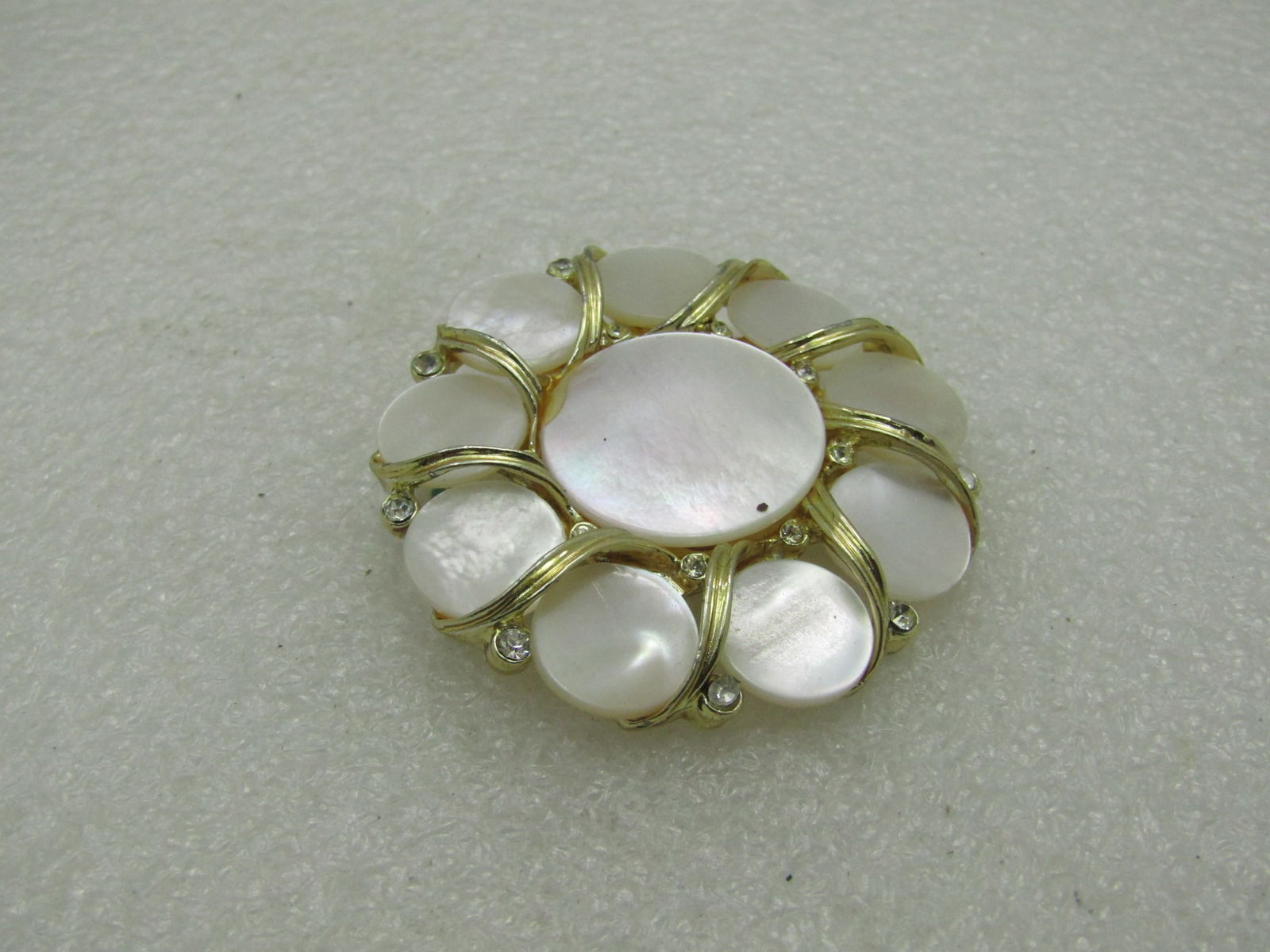 Vintage Mother-of-Pearl Spiral Circle Brooch, 1.5', Mid-Century - 2