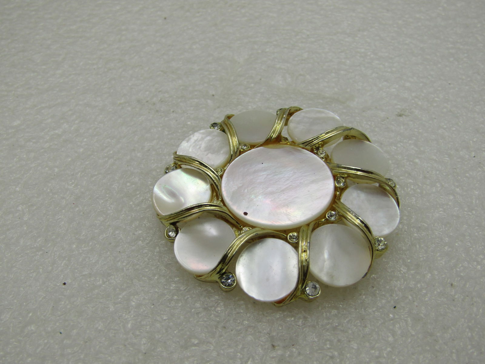 Vintage Mother-of-Pearl Spiral Circle Brooch, 1.5', Mid-Century - 3