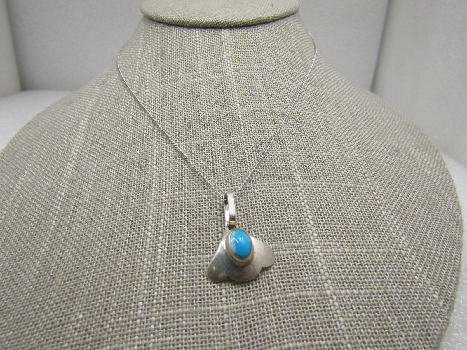 Sterling Mexico Turquoise Necklace 17", Modern: Sterling Mexico Turquoise Necklace 17", Modern. This has a large rectangular bail with a scalloped triangular base and a bezel-set turquoise oval stone, believe simulated turquoise, that is appx. 8mm