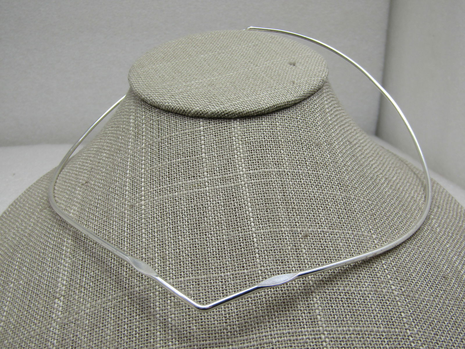 Vintage Silver Tone Pointed Collar Necklace, Mod 18": Vintage Silver Tone Collar Necklace, Mod 18", Fits around the neck with a pointed front and a flat oval tapered accent on each side of the point. It is not a flat collar necklace but raised as it come