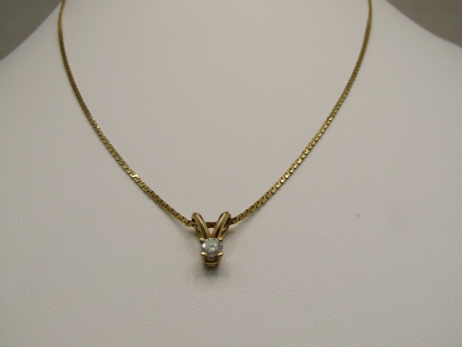 Vintage 14kt .20 CTW Diamond Solitaire Necklace, 16" - 2