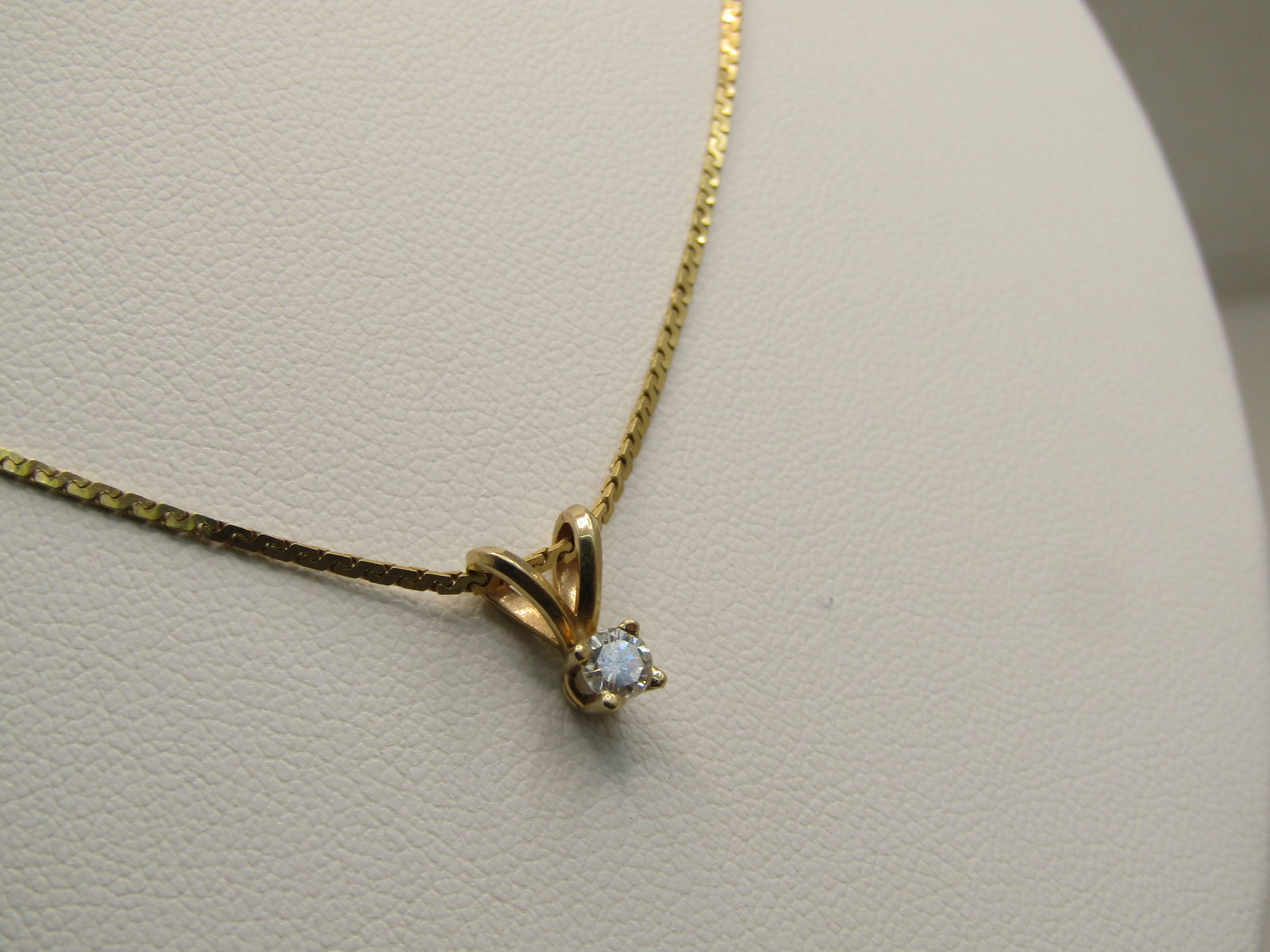 Vintage 14kt .20 CTW Diamond Solitaire Necklace, 16" - 4