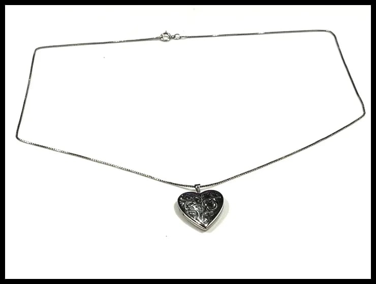 Vintage Sterling Silver Etched Heart Locket Necklace - 2