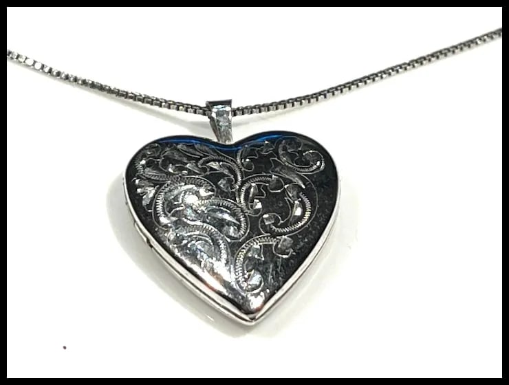 Vintage Sterling Silver Etched Heart Locket Necklace - 4