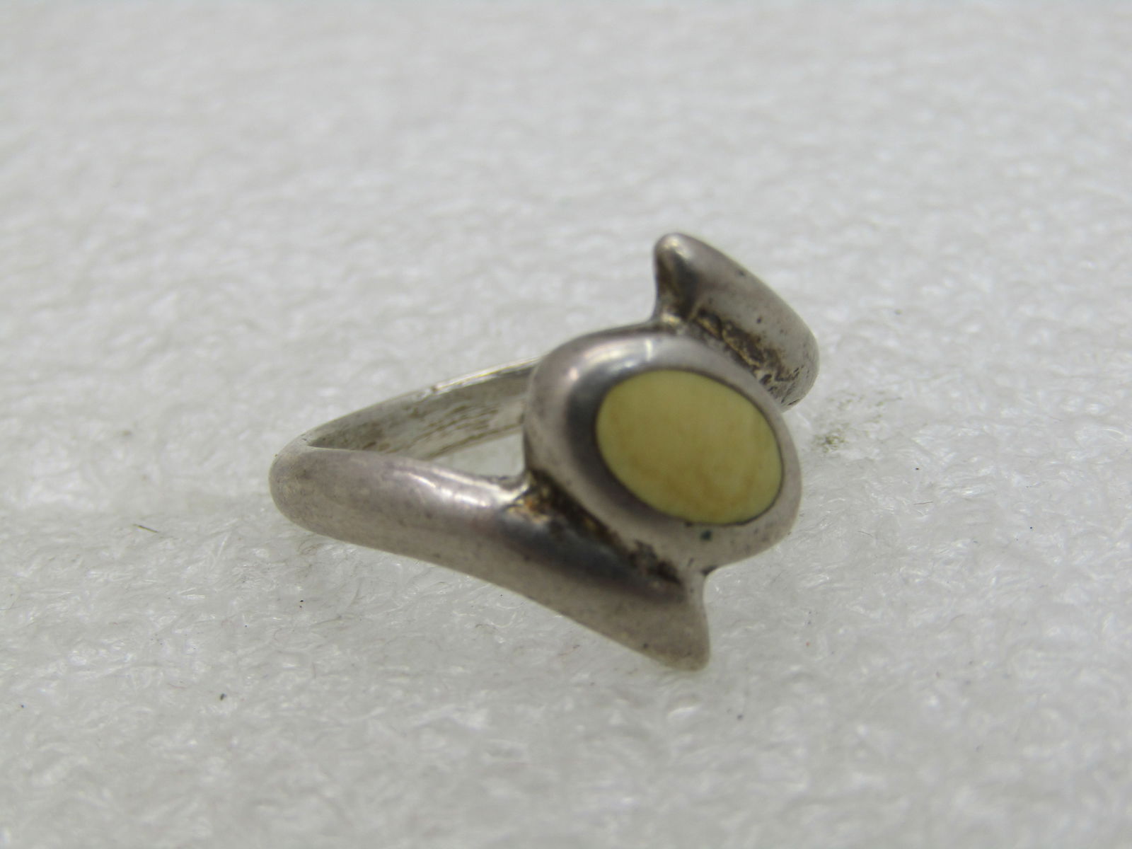 Vintage Sterling Bypass Ring, Oval White/Cream Stone, Sz. 7.5 NL - 2