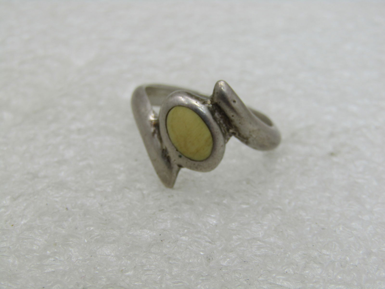 Vintage Sterling Bypass Ring, Oval White/Cream Stone, Sz. 7.5 NL - 3