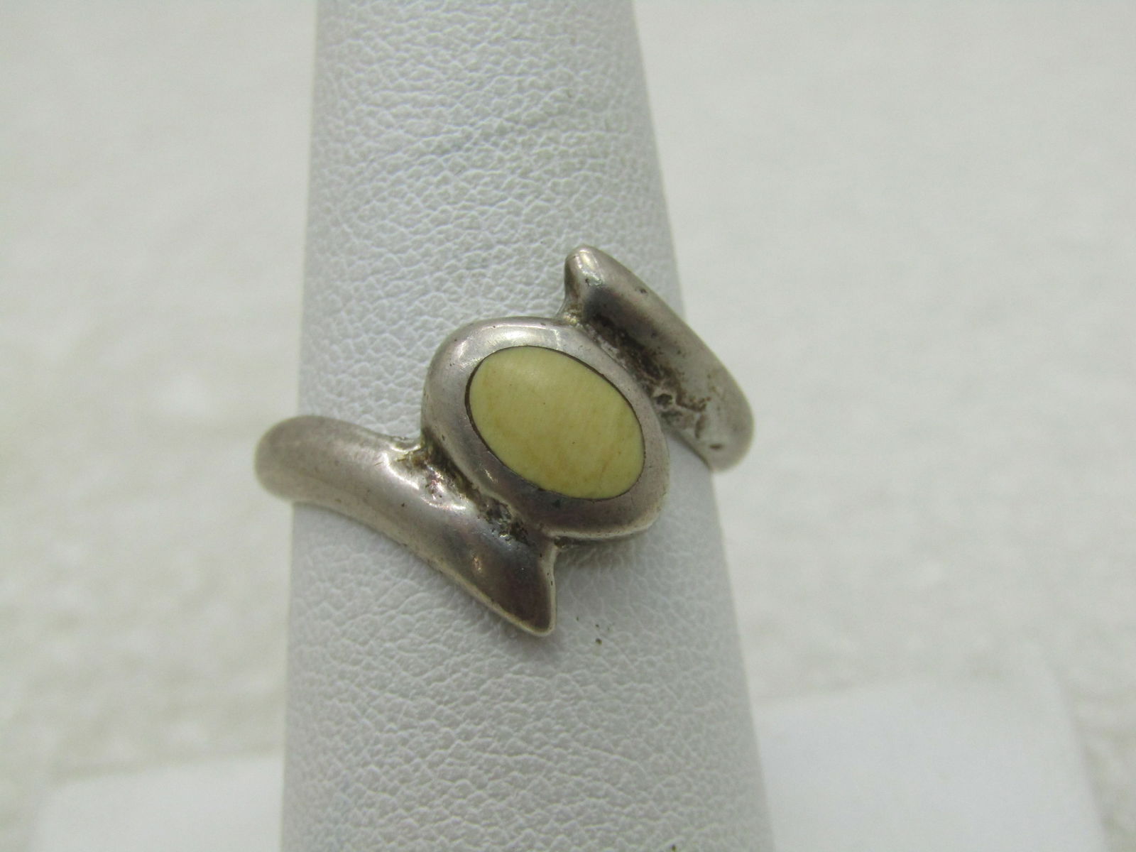 Vintage Sterling Bypass Ring, Oval White/Cream Stone, Sz. 7.5 NL - 5