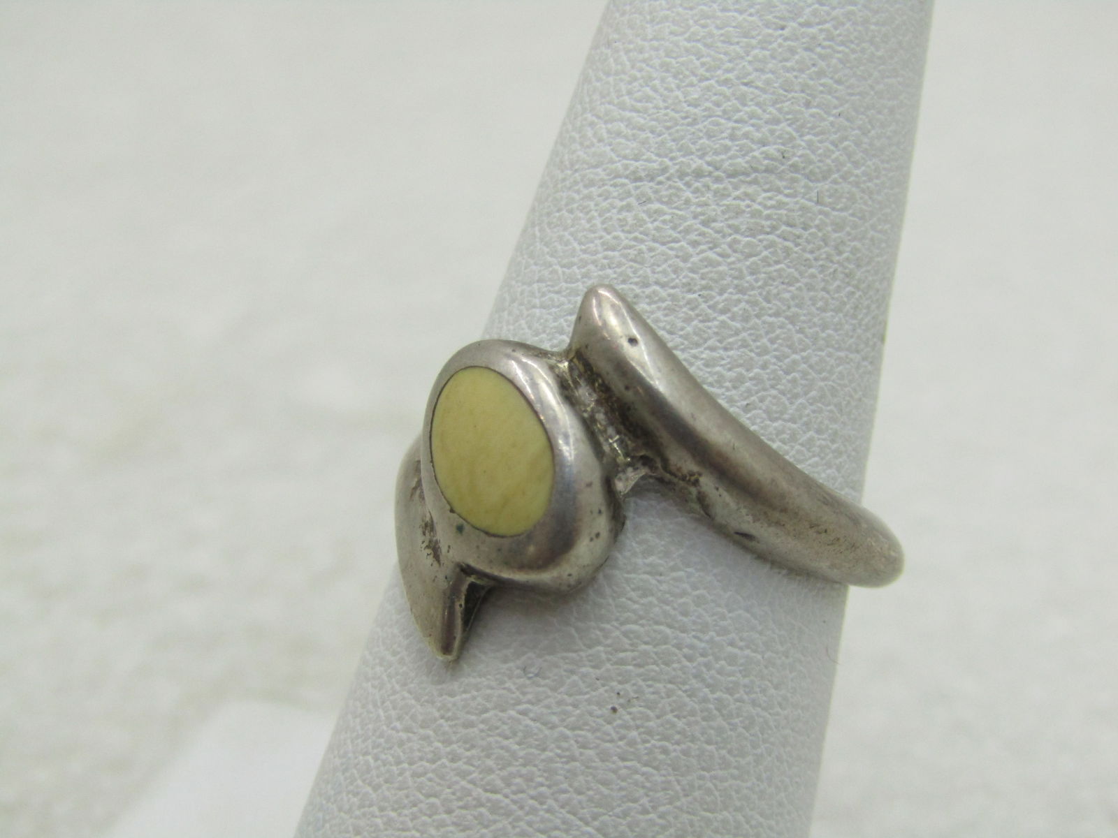 Vintage Sterling Bypass Ring, Oval White/Cream Stone, Sz. 7.5 NL - 6