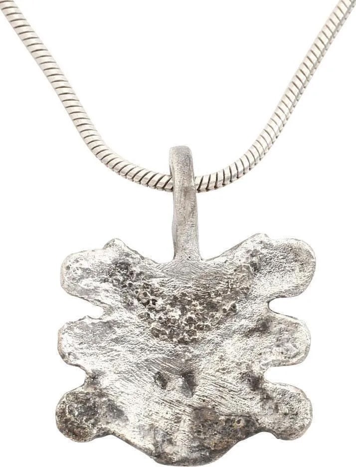 EUROPEAN NOBLE WOMAN'S NECKLACE PENDANT - 2