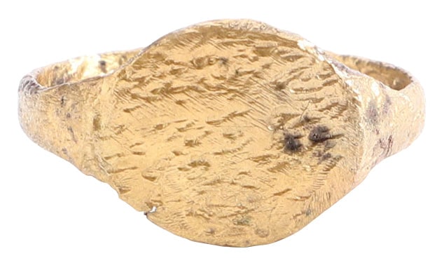 EUROPEAN MERCHANT’S 17TH CENTURY AD, SIZE 8 1/2: Gilt bronze, size 8 ½ with the low rounded band, 1.8mm at the bottom, flaring to the shoulders. Oval bezel with remnants of decoration. Surface degraded overall from burial. Professionally refurb