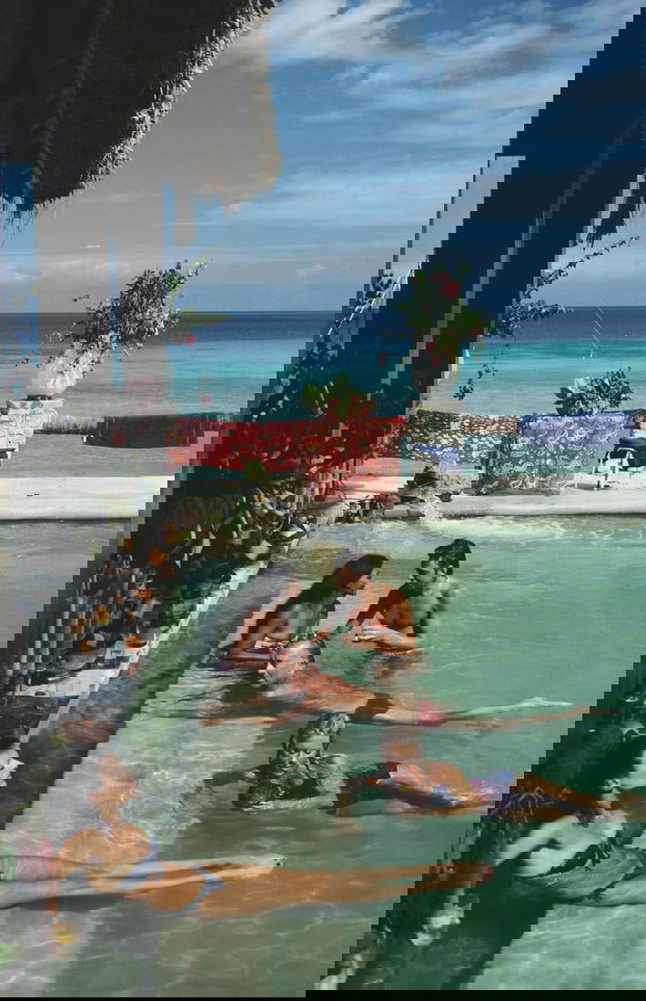 Slim Aarons Official Estate Print - Plantation Cocoyer: 1981 (Printed later) - 7