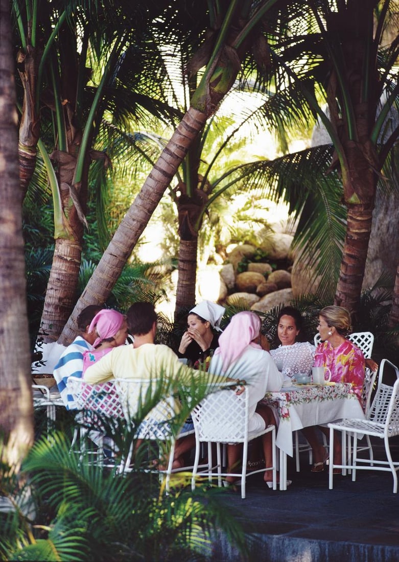 Slim Aarons Estate Print - Oberon's Lunch - Oversize: 1966 (Printed later) - 7