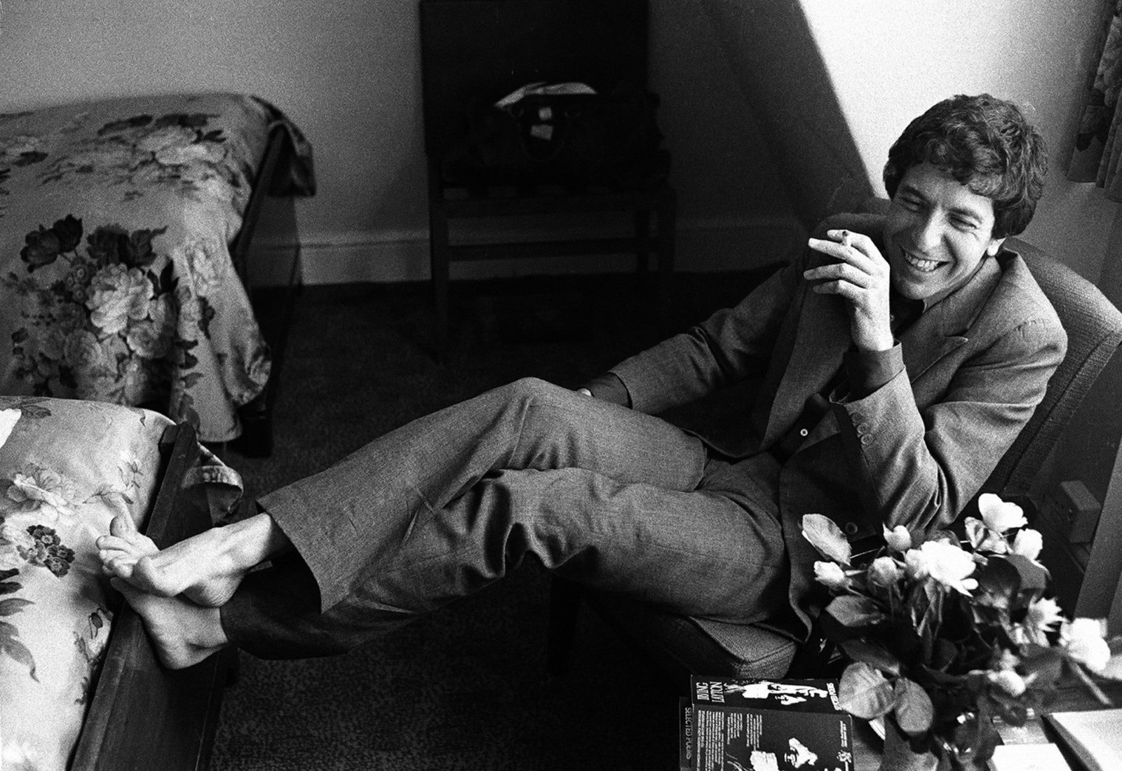 Leonard Cohen 1974: 1974 (printed later): Title: Leonard Cohen 1974: 1974 (printed later) Description: © Michael Putland Leonard Cohen London 1974 Leonard Cohen was a renowned Canadian singer-songwriter and poet, celebrated for his deep,